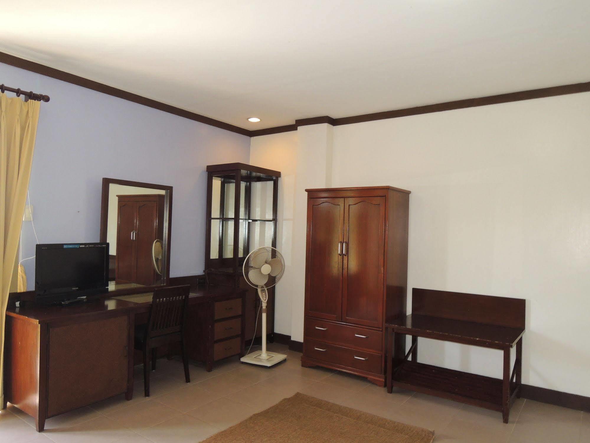 Palms Seaside Inn And Resort Medellin 외부 사진