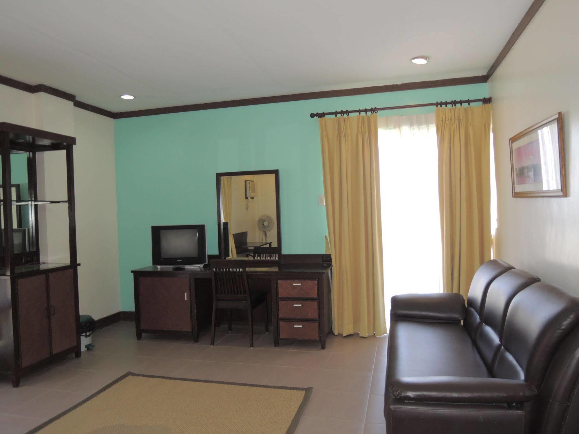 Palms Seaside Inn And Resort Medellin 외부 사진