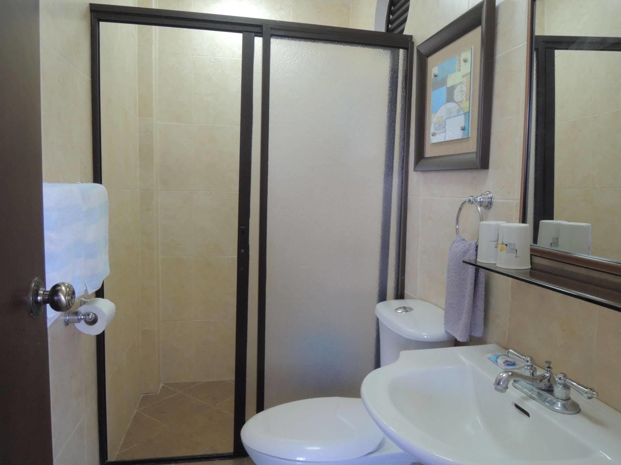 Palms Seaside Inn And Resort Medellin 외부 사진