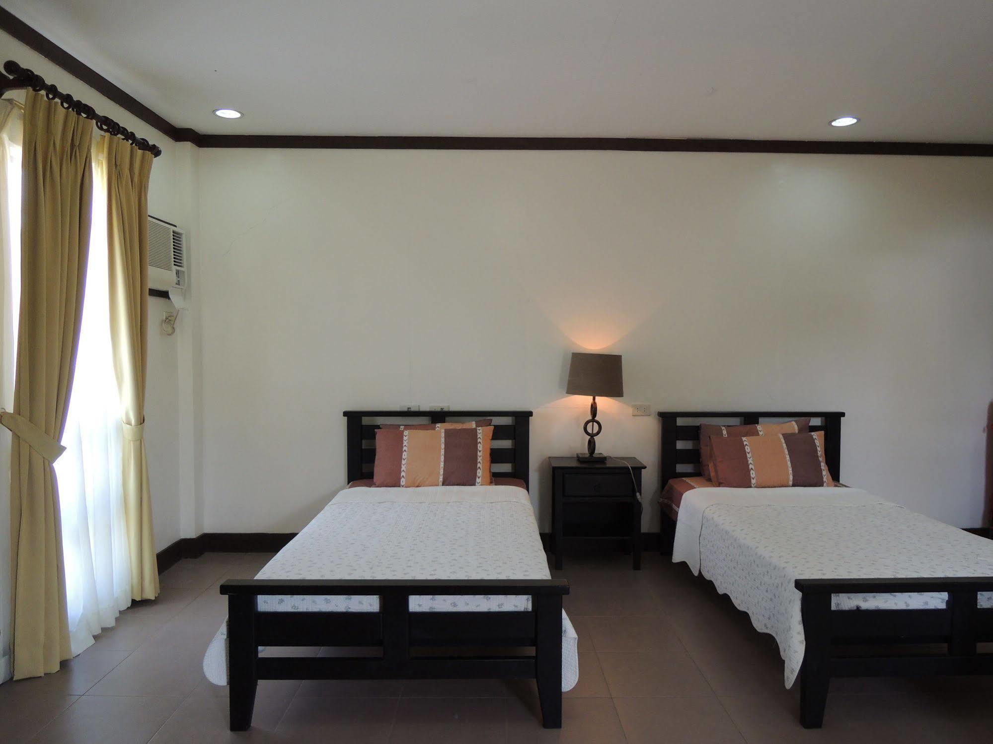 Palms Seaside Inn And Resort Medellin 외부 사진